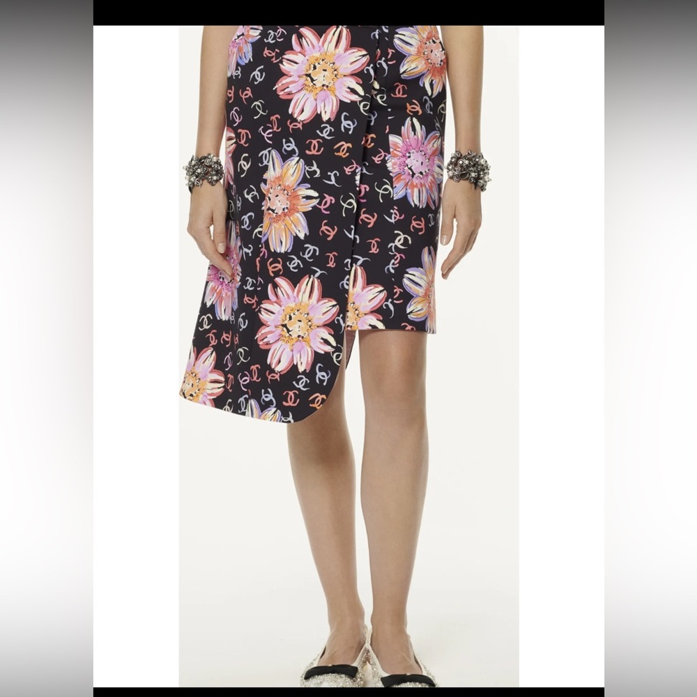 NWT CHANEL RUNWAY SS24 Floral Logo Skirt – Rare Runway Piece